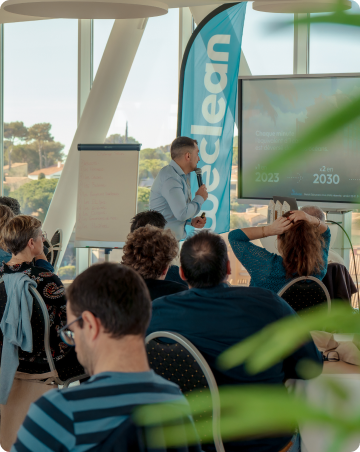 Collaborateur pendant une conférence WeClean