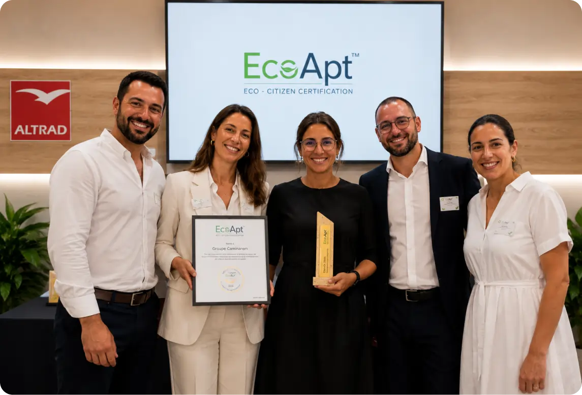 Recevoir la certification EcoApt Équipe Altrad recevant la certification EcoApt
